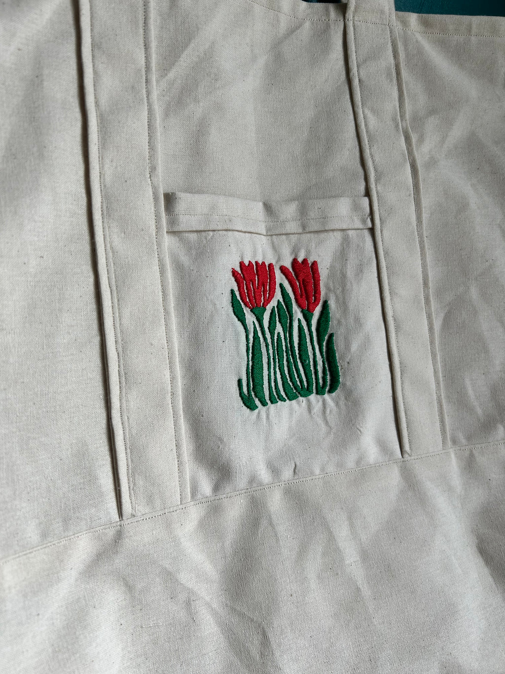 Tote bag avec illustration brodée