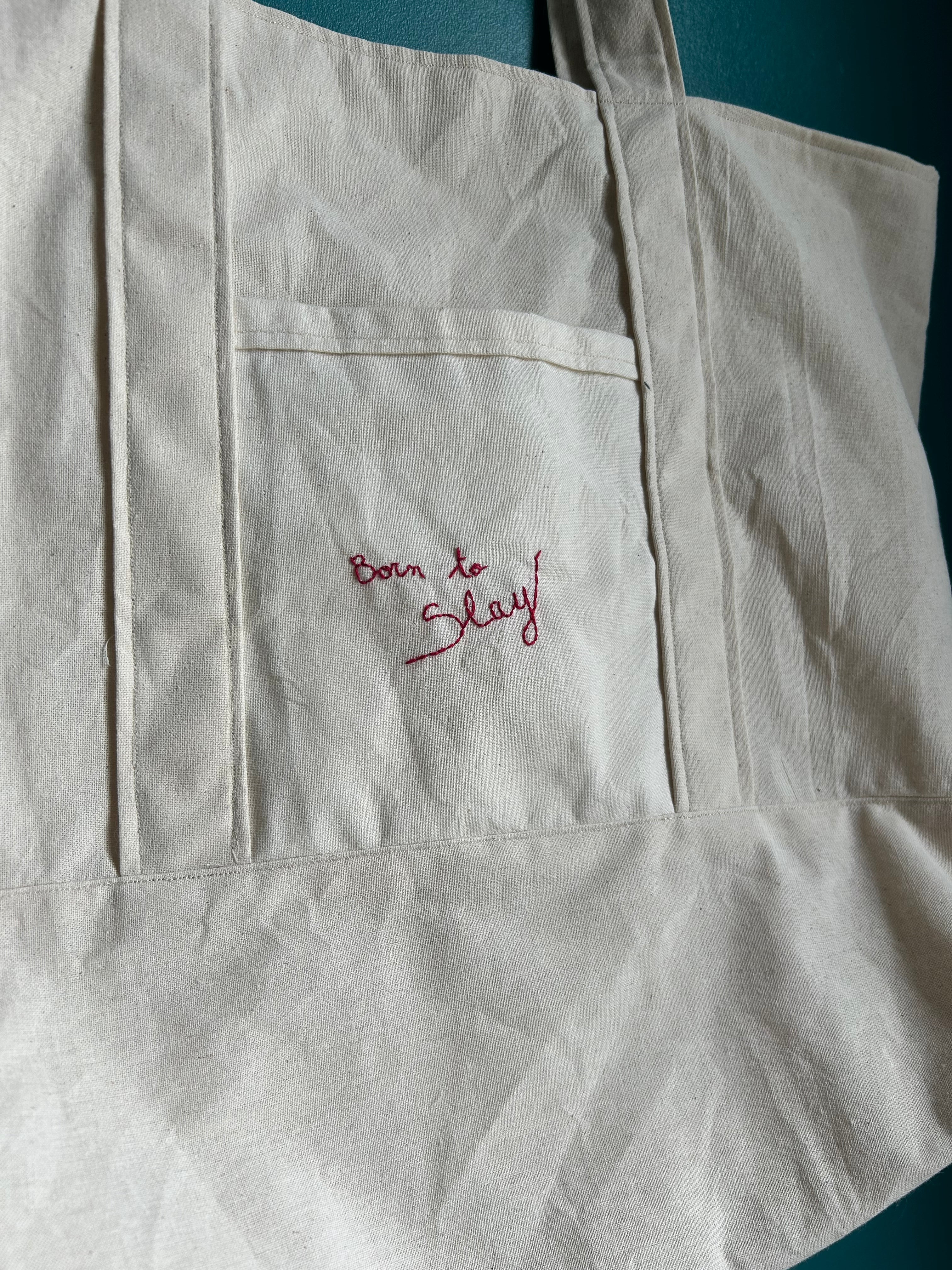 Tote bag avec texte brodé