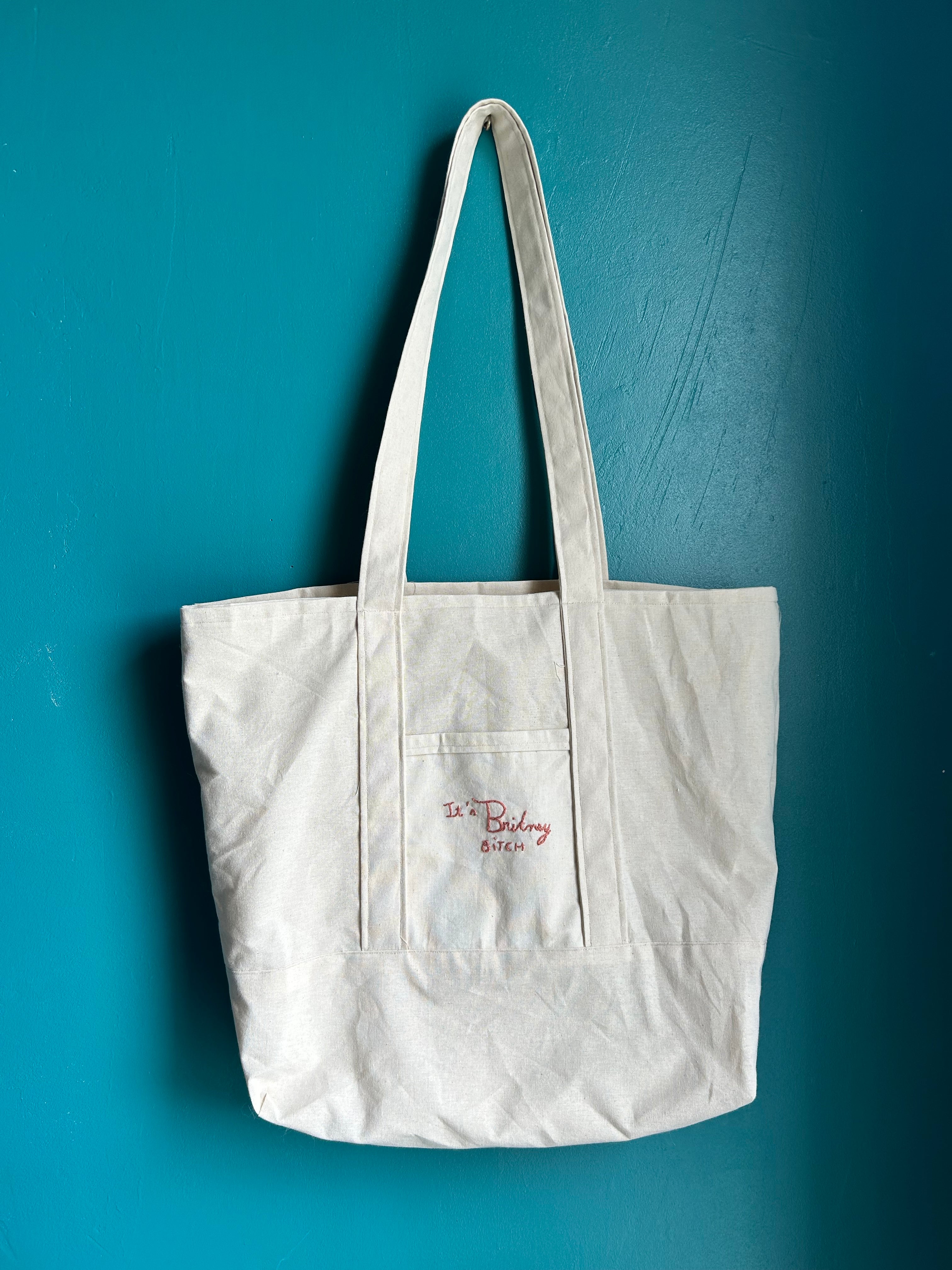 Tote bag avec texte brodé