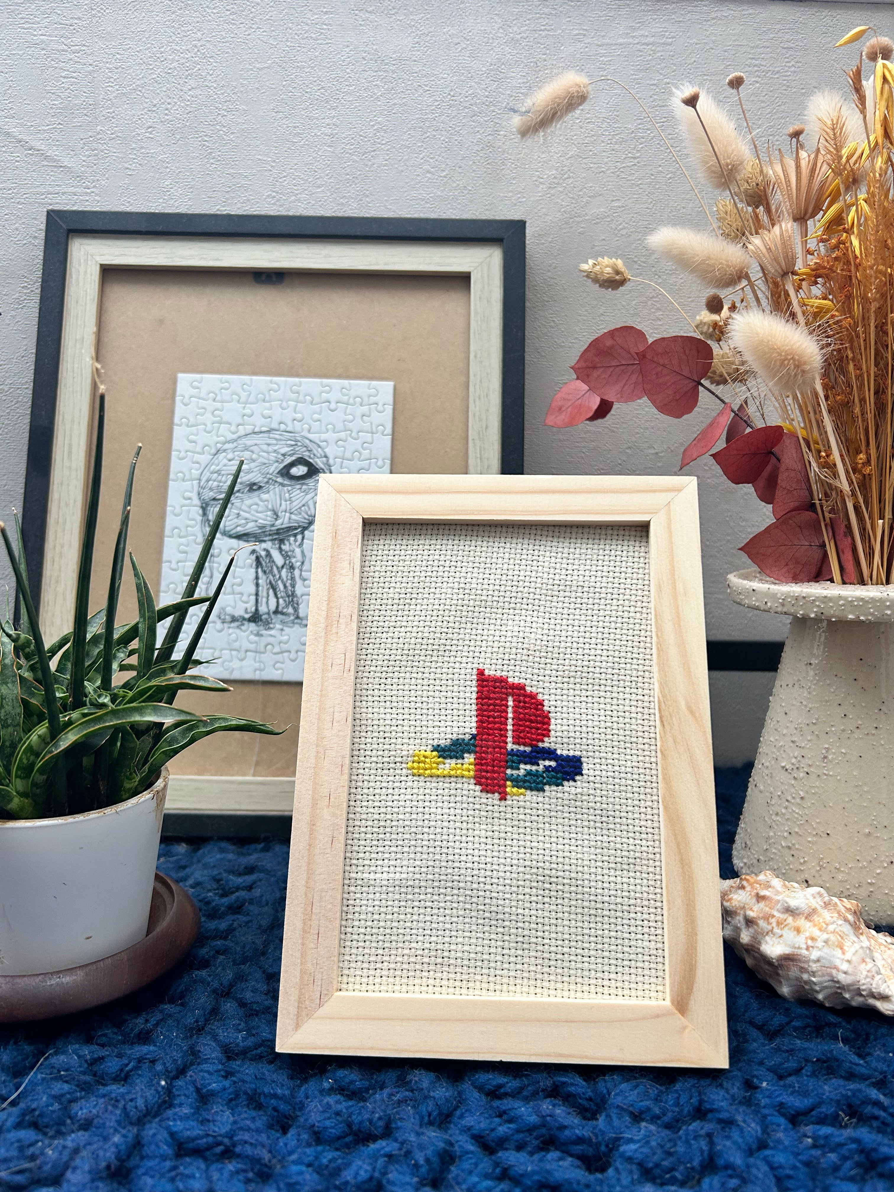 Cadre en bois brodé au point de croix