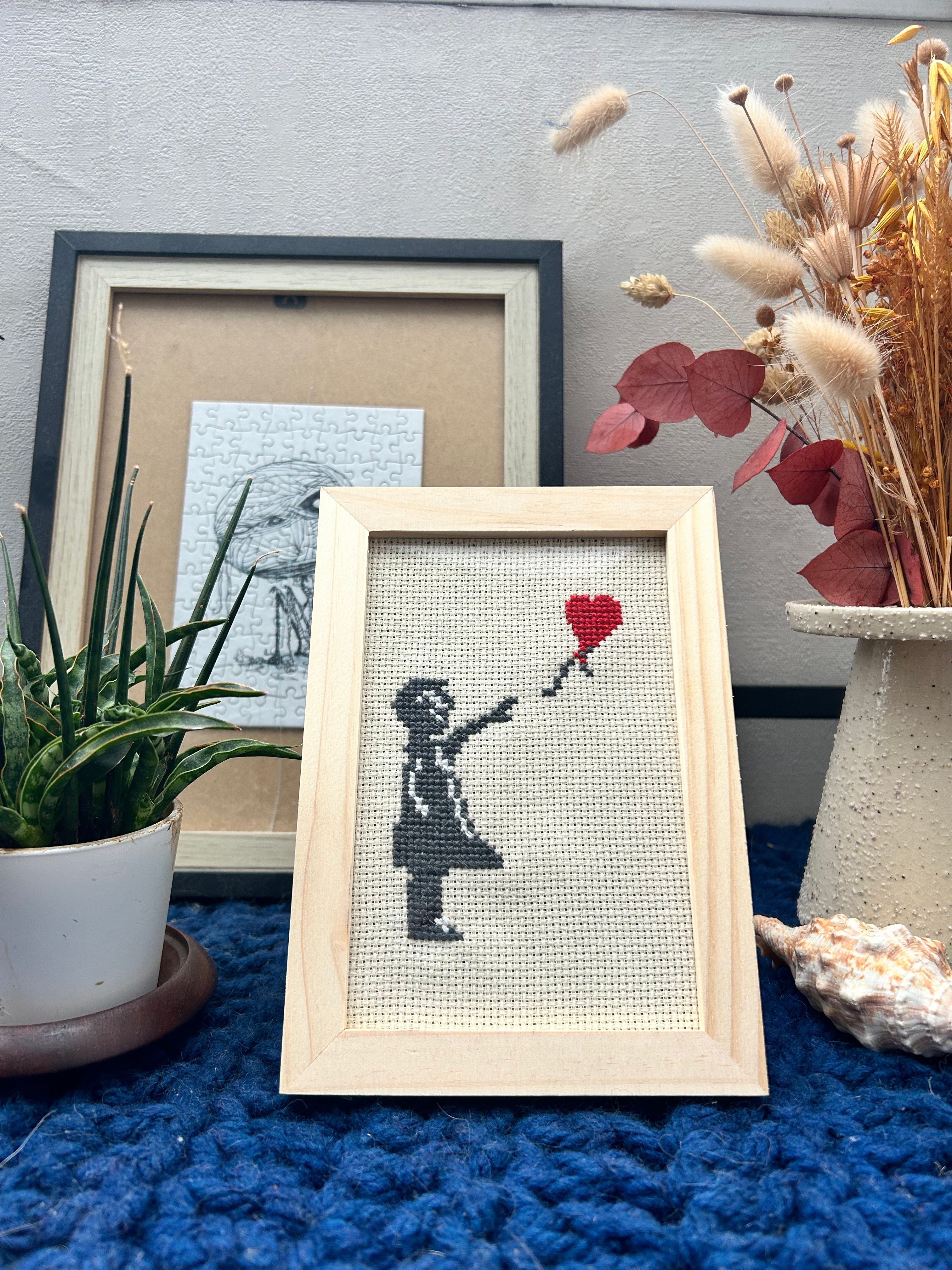 Cadre en bois brodé au point de croix