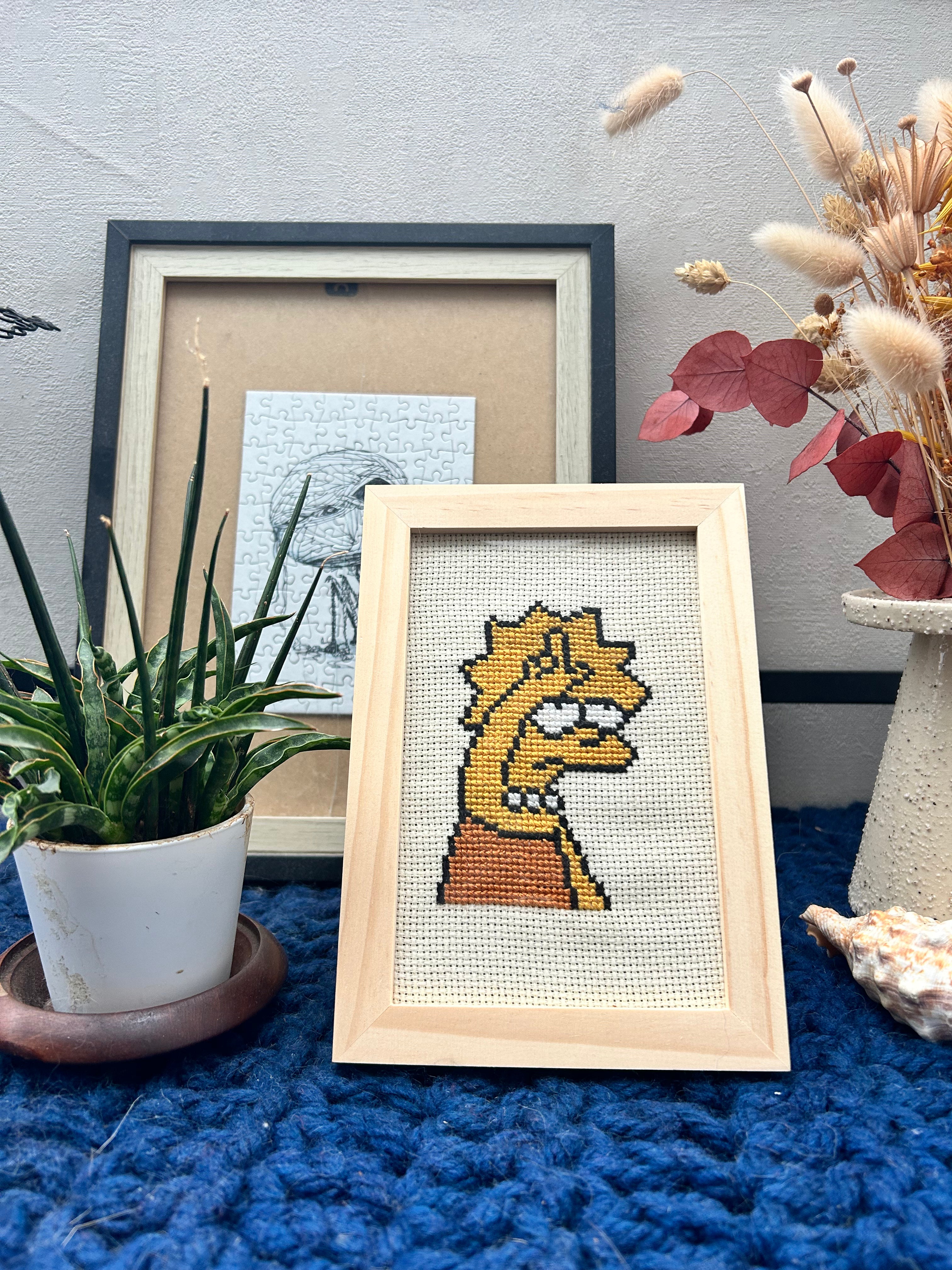 Cadre en bois brodé au point de croix