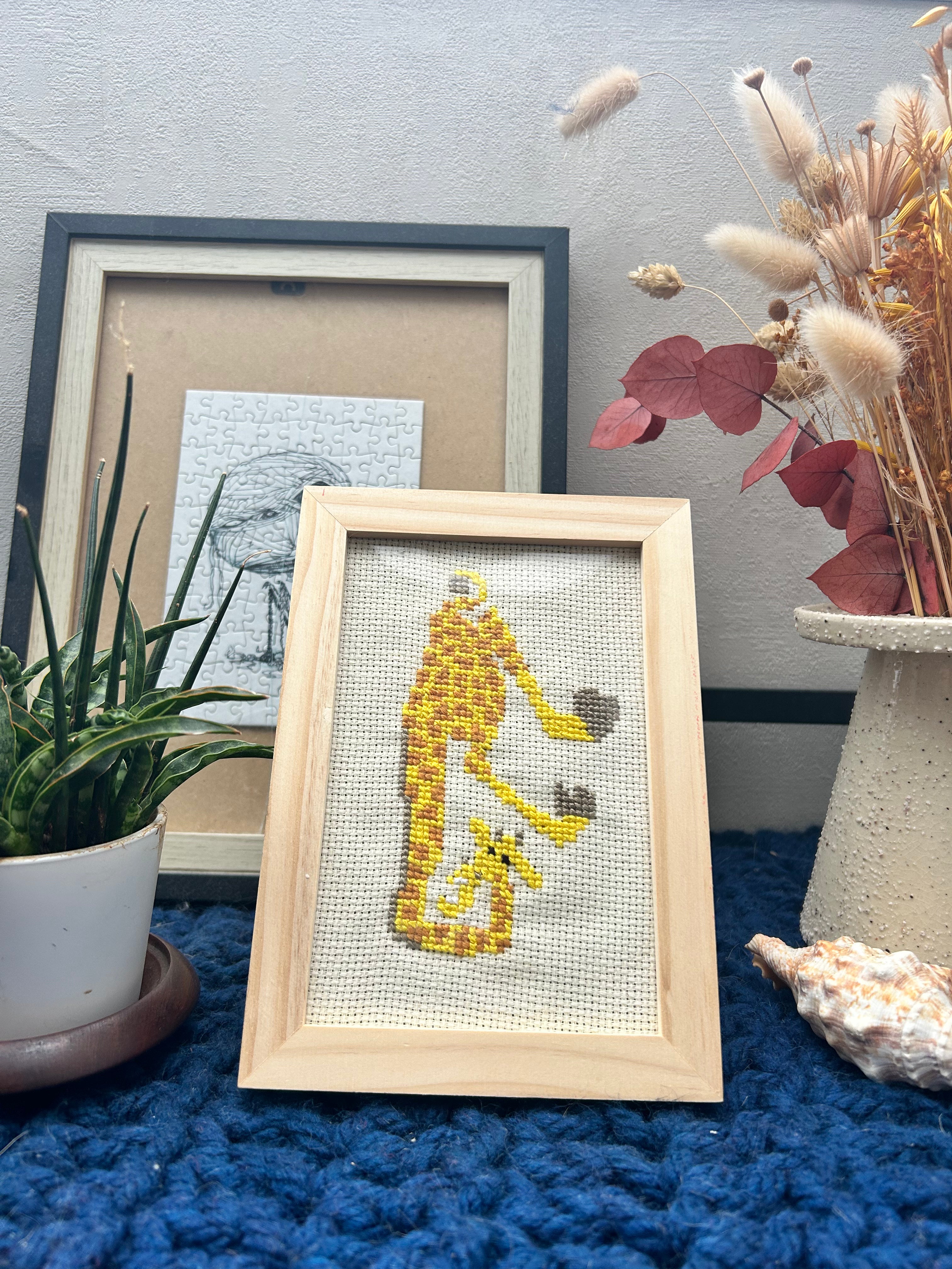 Cadre en bois brodé au point de croix